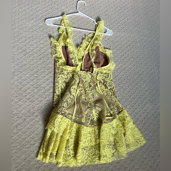 For love and lemons yellow lace dress - Picture 2 of 4